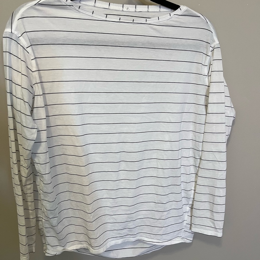 Lululemon back in action long sleeve